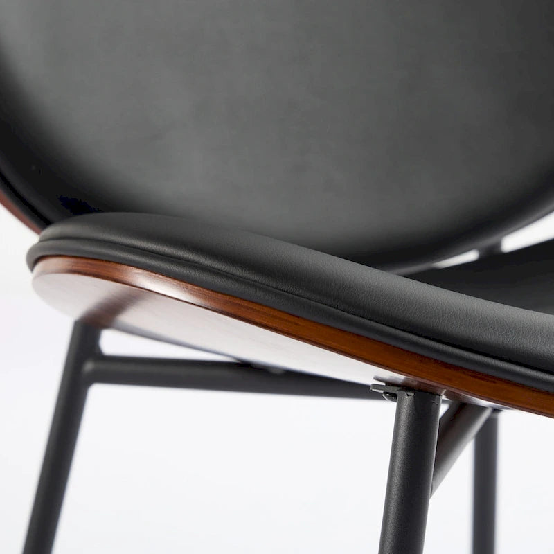 Poltrona decorativa in pelle PU con struttura in legno, nera