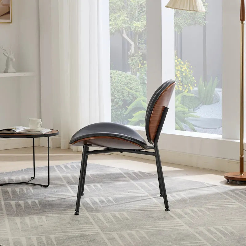 Poltrona decorativa in pelle PU con struttura in legno, nera