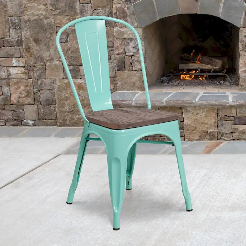 Silla apilable de metal con asiento de madera - 17.75W x 20D x 33.5H
