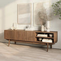 TV-Ständer mit Holzbeinen im modernen skandinavischen Mid-Century-Design
