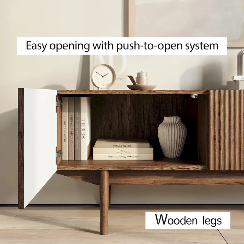 TV-Ständer mit Holzbeinen im modernen skandinavischen Mid-Century-Design