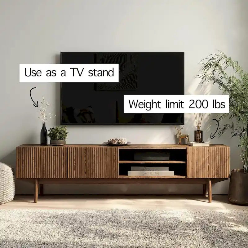 TV-Ständer mit Holzbeinen im modernen skandinavischen Mid-Century-Design