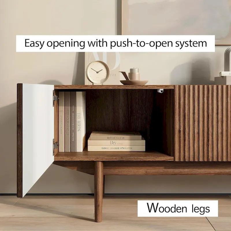 TV-Ständer mit Holzbeinen im modernen skandinavischen Mid-Century-Design