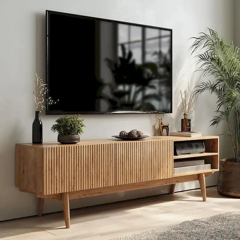 TV-Ständer mit Holzbeinen im modernen skandinavischen Mid-Century-Design