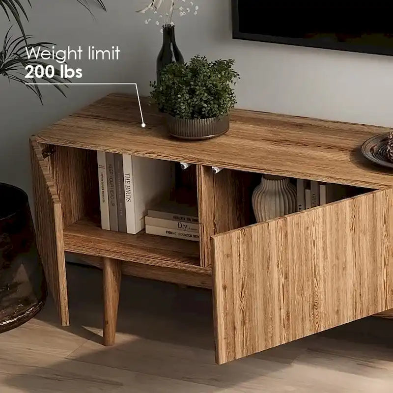 TV-Ständer mit Holzbeinen im modernen skandinavischen Mid-Century-Design